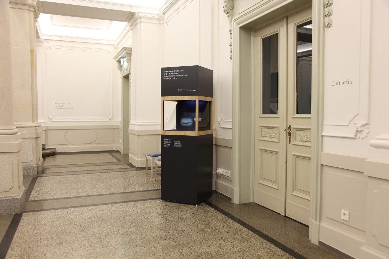 NS-Raubgut: Mobile Vitrine 2015